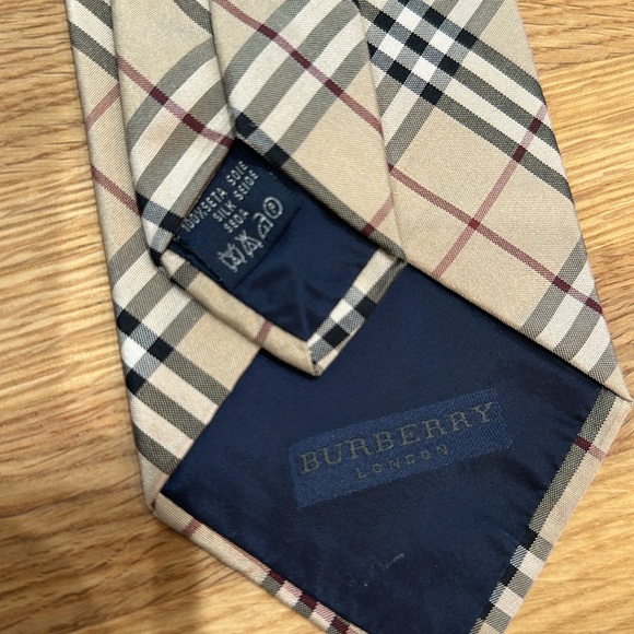 Burberry classic check silk tie - Picture 3 of 6